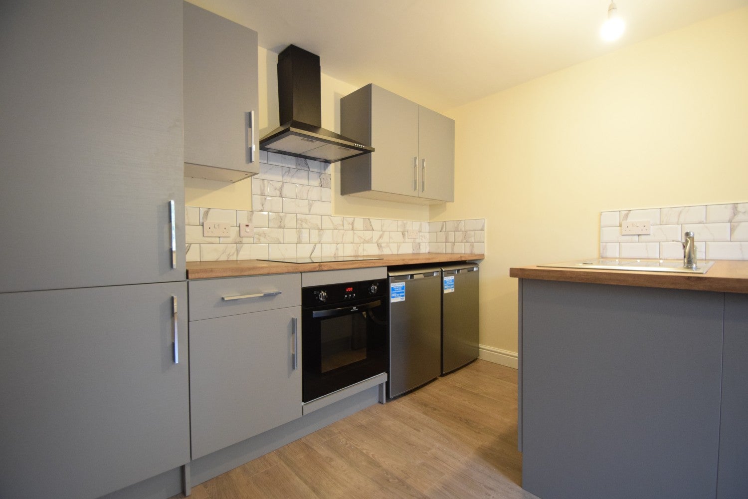 Flat Cathays Terrace in Cardiff