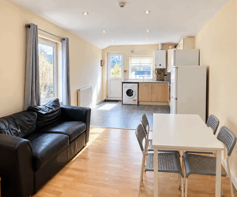 Flat Woodville Road in Cardiff