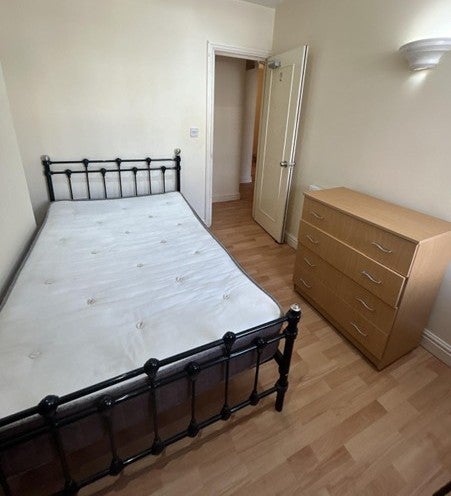 Flat Woodville Road in Cardiff