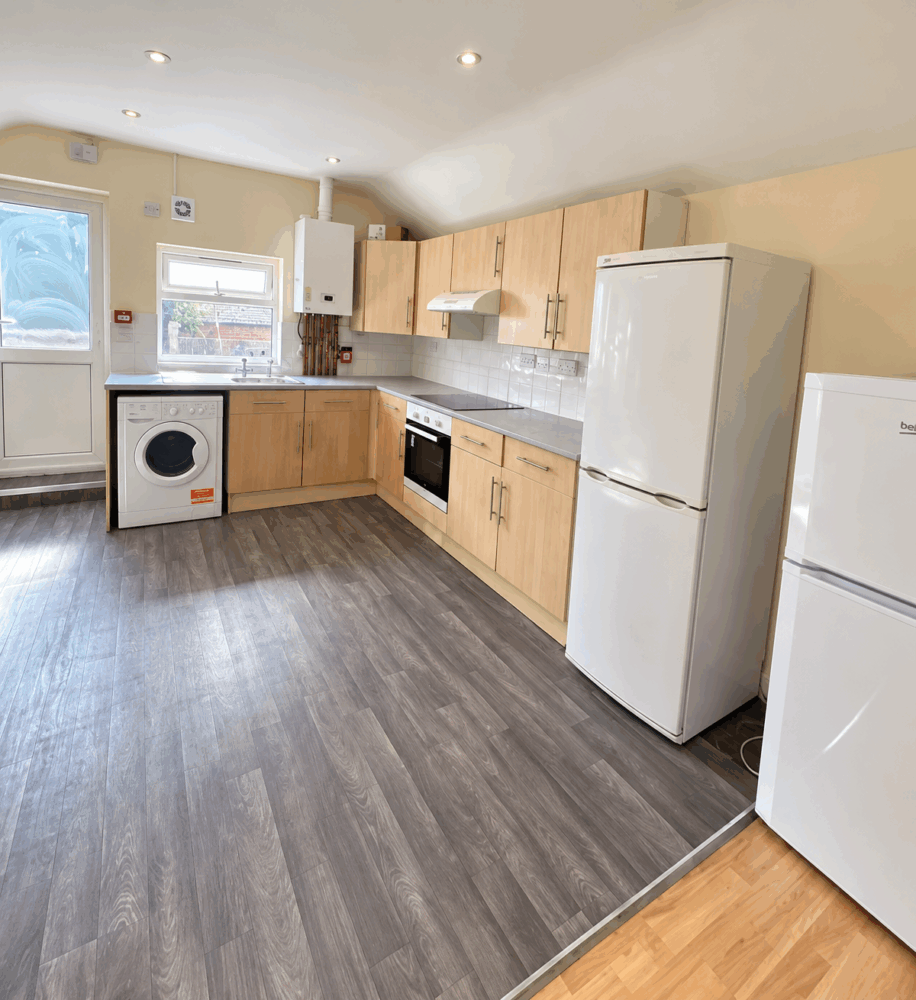 Flat Woodville Road in Cardiff