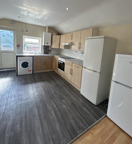 Flat Woodville Road in Cardiff