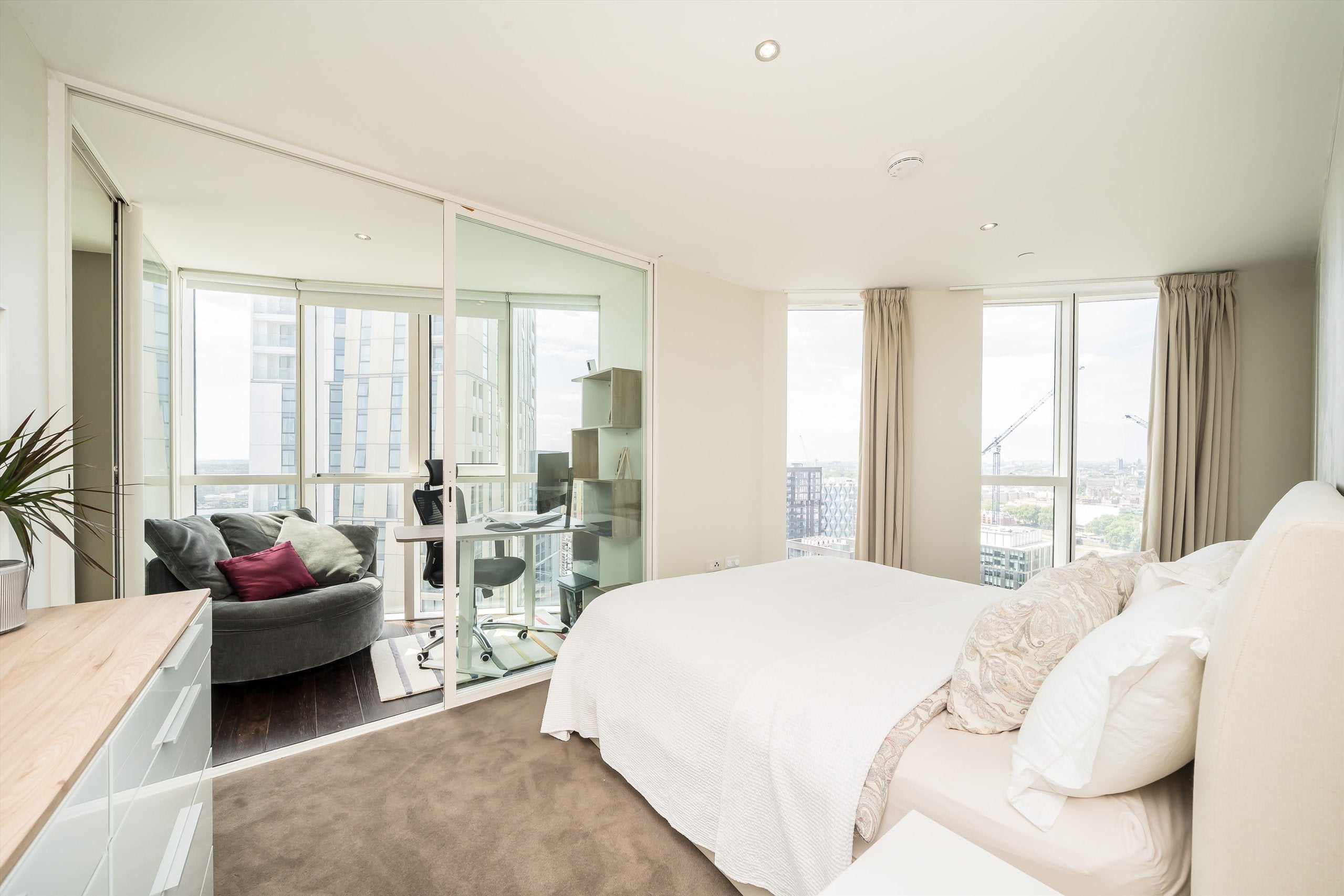 Flat Wyvil Road in Greater London