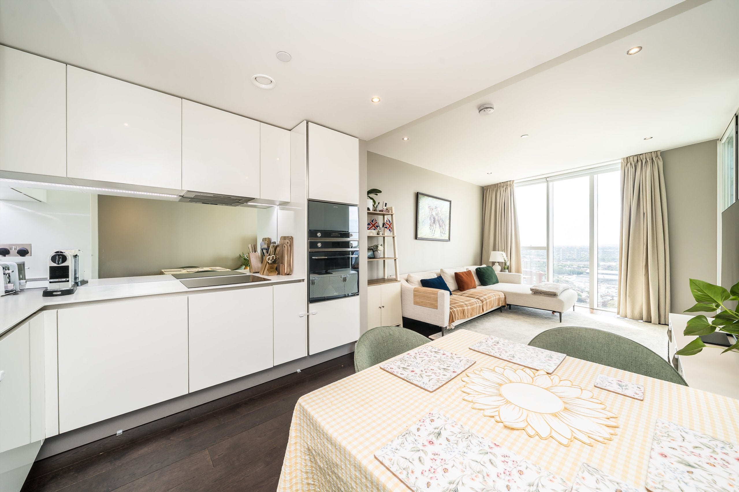 Flat Wyvil Road in Greater London