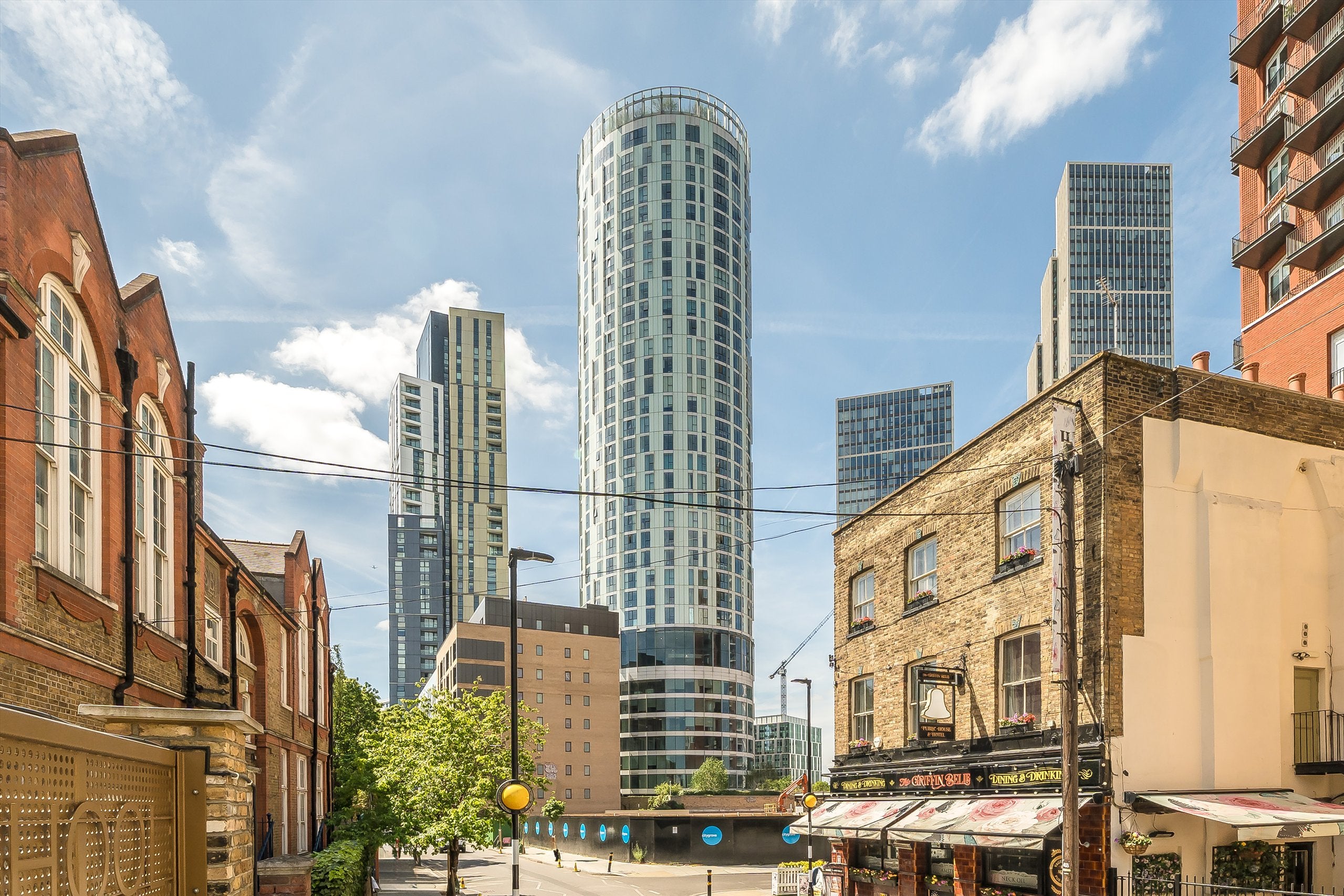 Flat Wyvil Road in Greater London