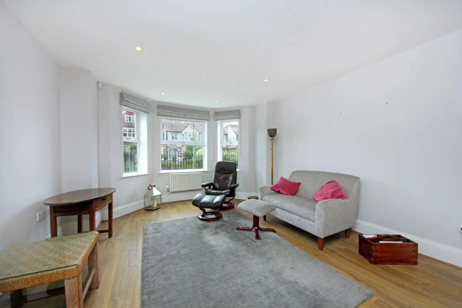 Flat Grange Road in Greater London
