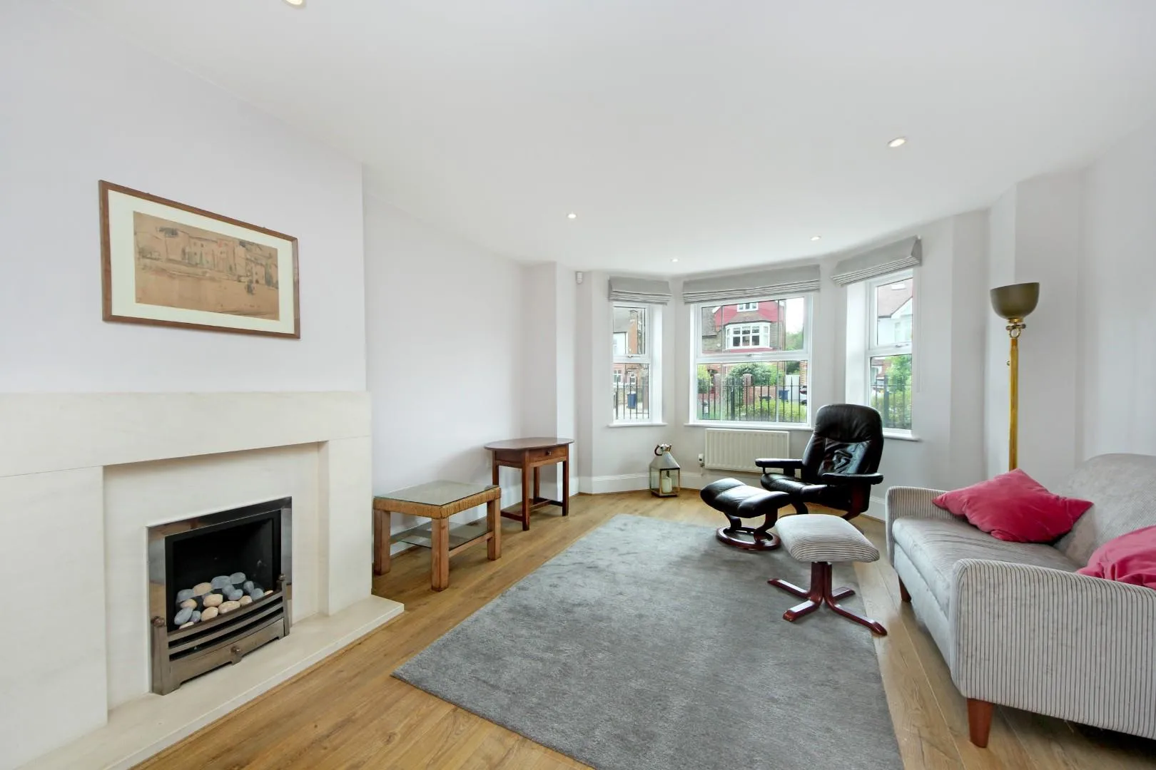 Flat Grange Road in Greater London