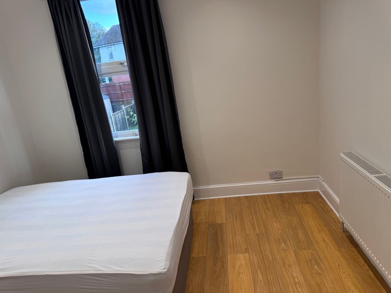 Room McLeod Road in Greater London
