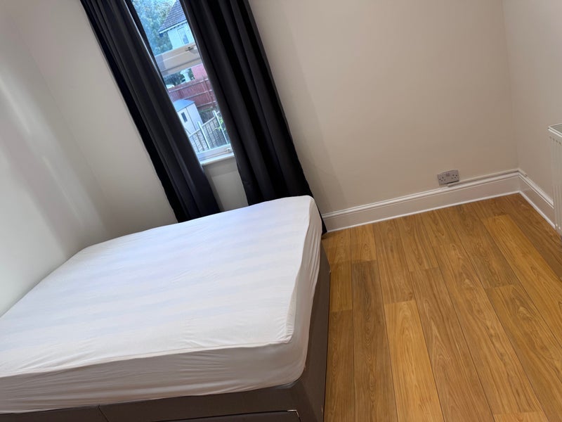 Room McLeod Road in Greater London
