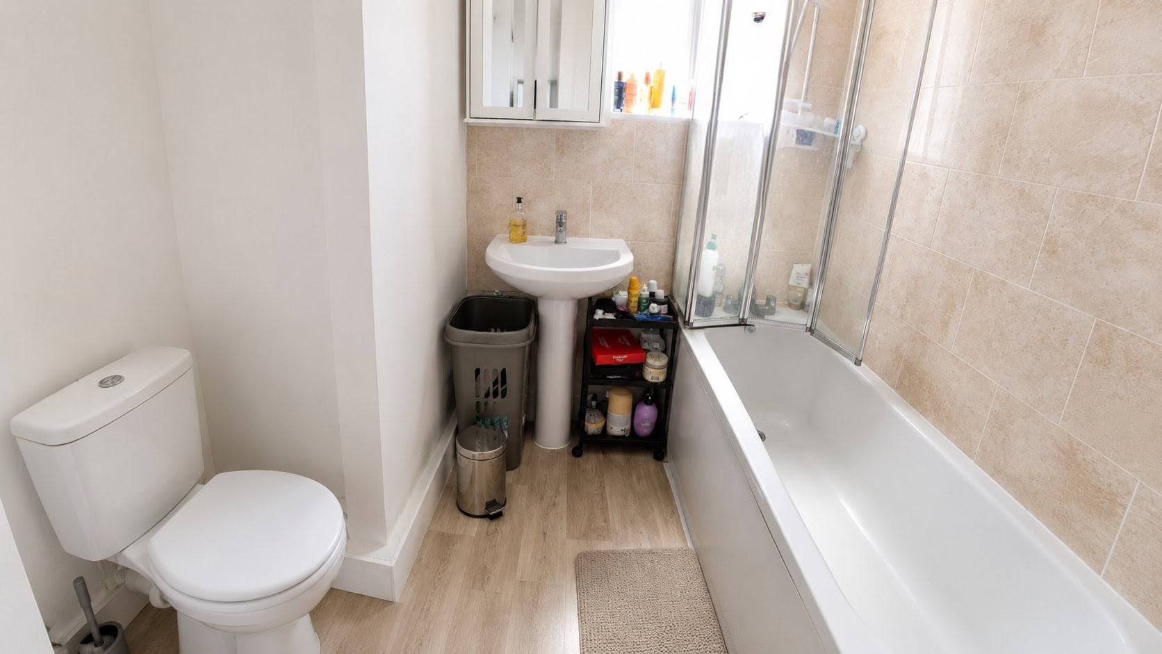 Flat Celandine Close in Greater London