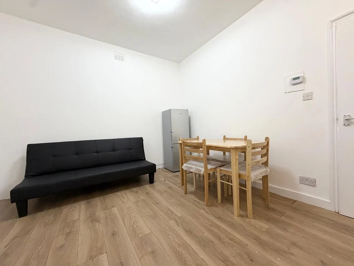 Flat Park Cottages in Greater London