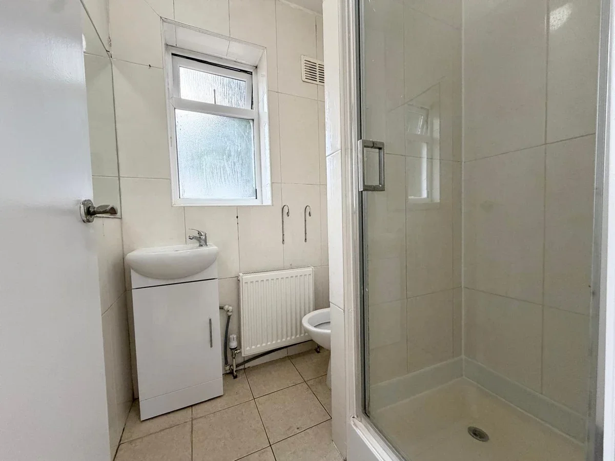 Flat Park Cottages in Greater London