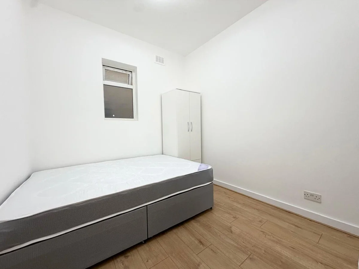Flat Park Cottages in Greater London