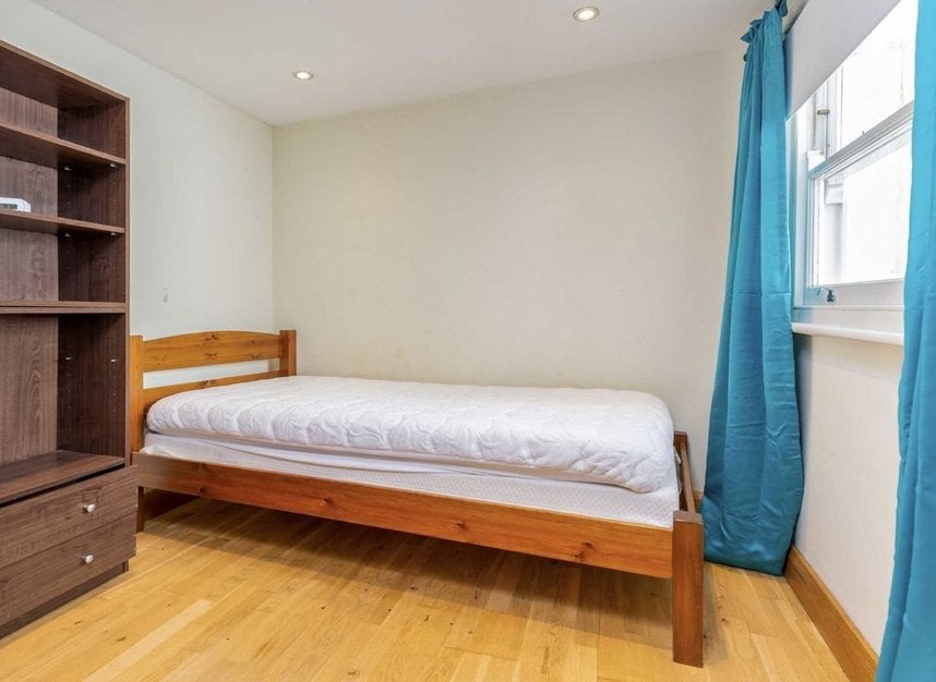 Flat Philbeach Gardens in Greater London