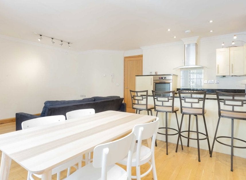 Flat Philbeach Gardens in Greater London