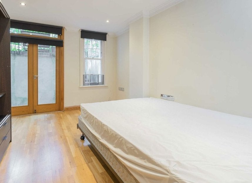 Flat Philbeach Gardens in Greater London
