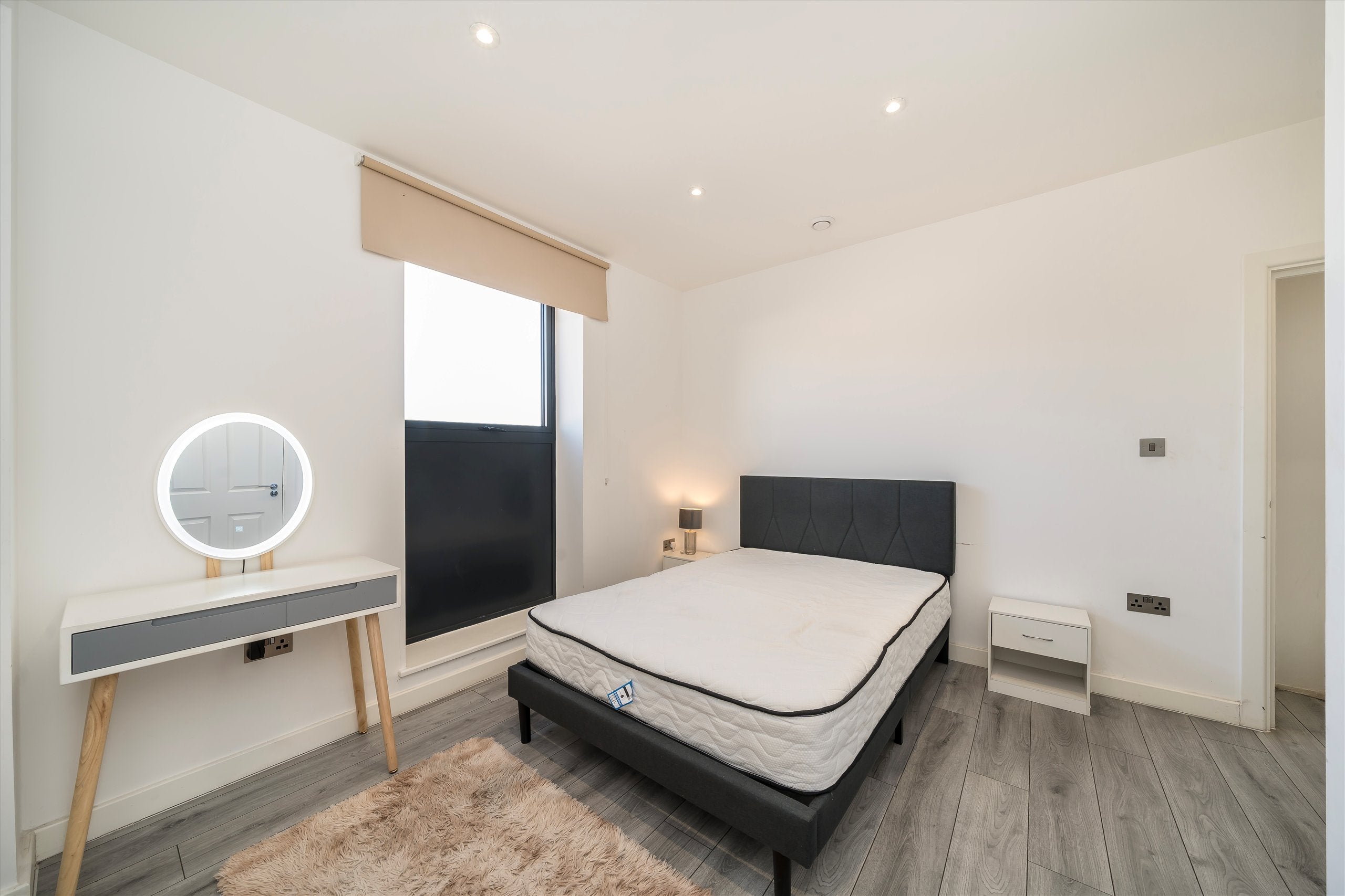 Flat Woolwich Road in Greater London