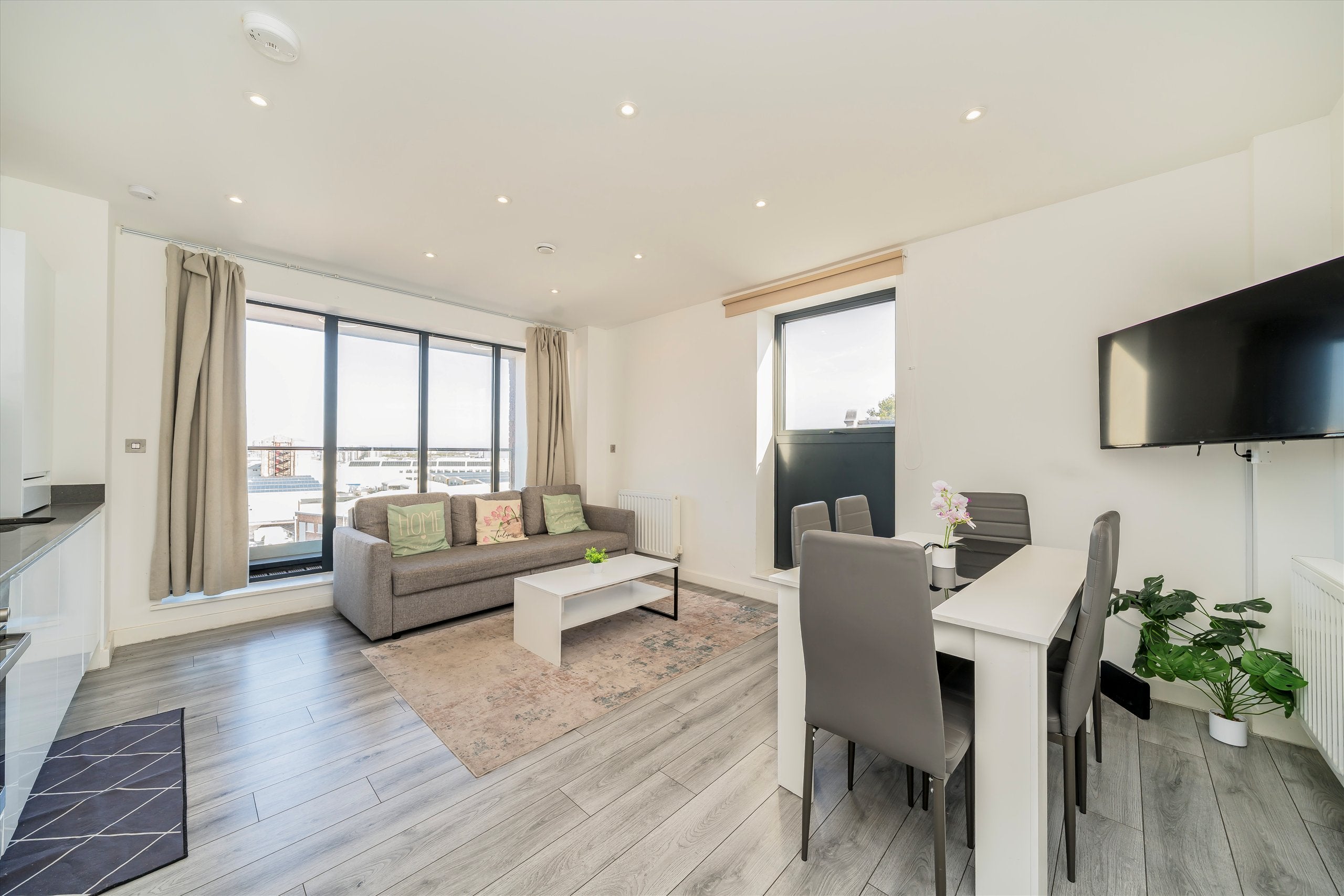 Flat Woolwich Road in Greater London