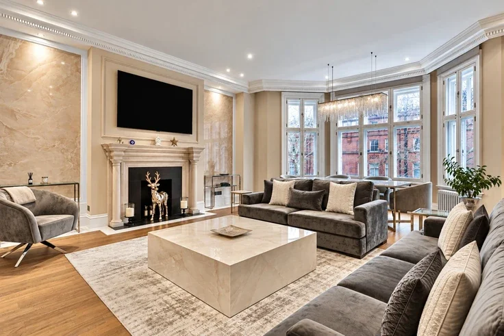 Flat Pont Street in Greater London