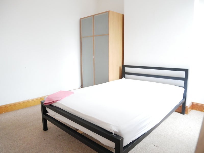 Room Cedar Road in Greater London