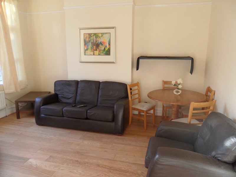 Room Cedar Road in Greater London
