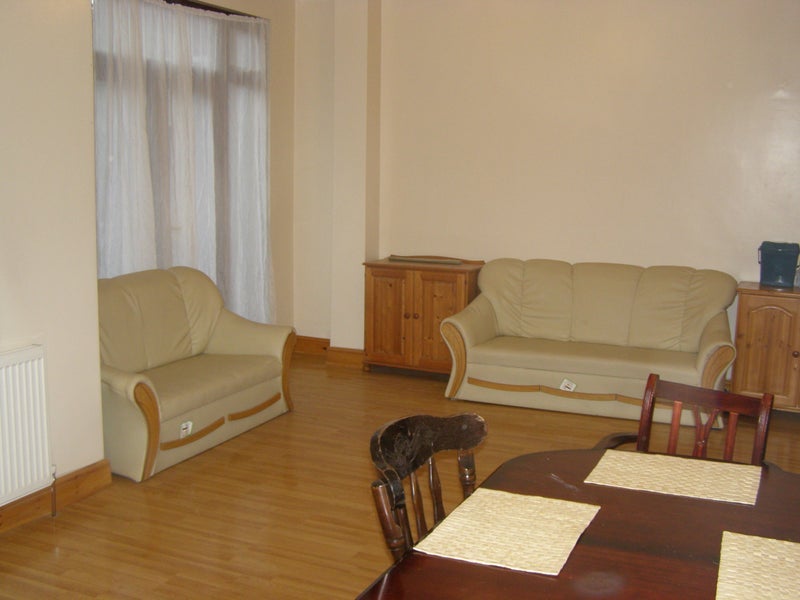 Room Norbury Crescent in Greater London