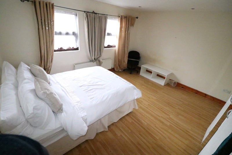 Room Norbury Crescent in Greater London