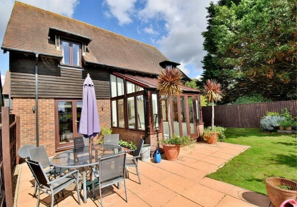 Room Lake Farm Close in Ferndown