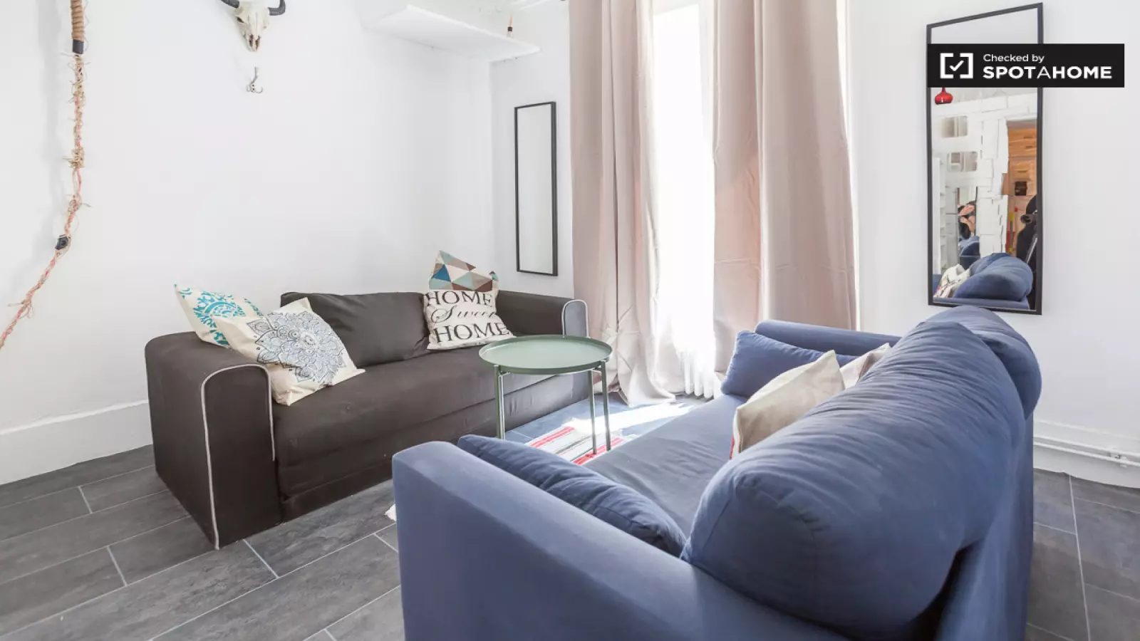 Flat Rue Myrha in Paris