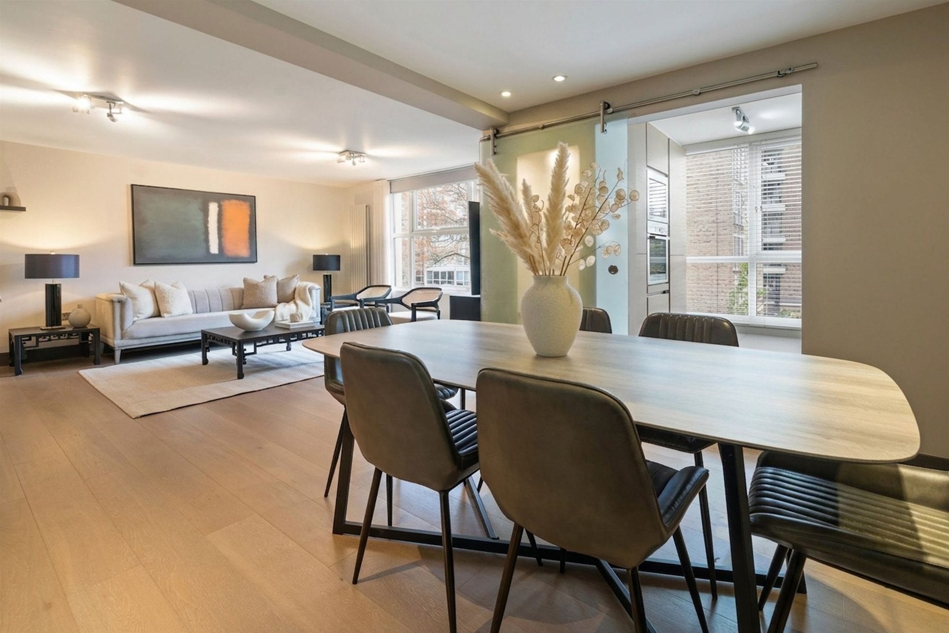 Flat Finchley Road in Greater London