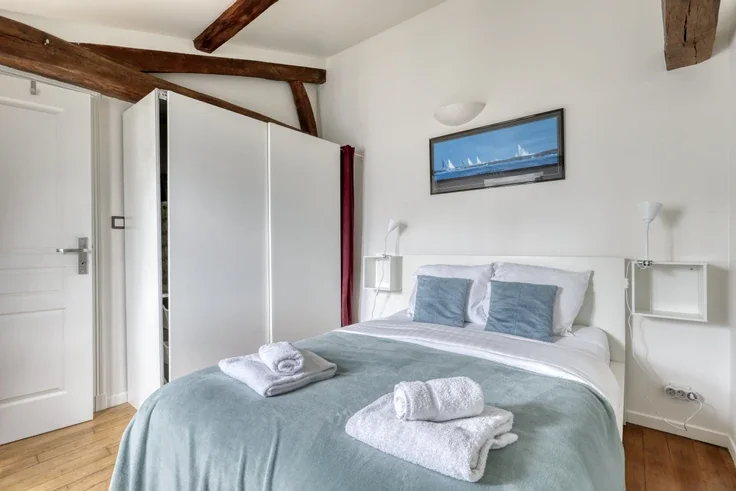 Appartement Rue Louise-Émilie de La Tour d'Auvergne à Paris