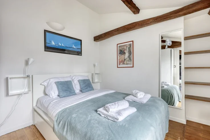 Appartement Rue Louise-Émilie de La Tour d'Auvergne à Paris