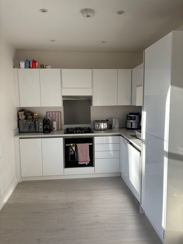 Room Mount Pleasant Road in Greater London