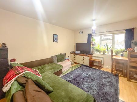 Flat Gammons Lane in Watford