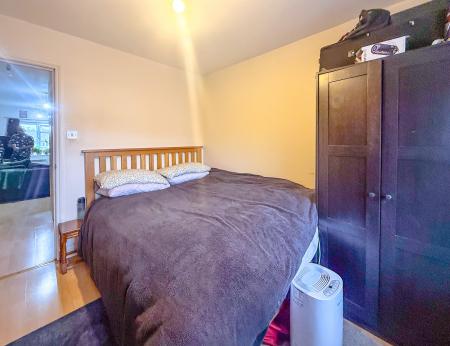 Flat Gammons Lane in Watford