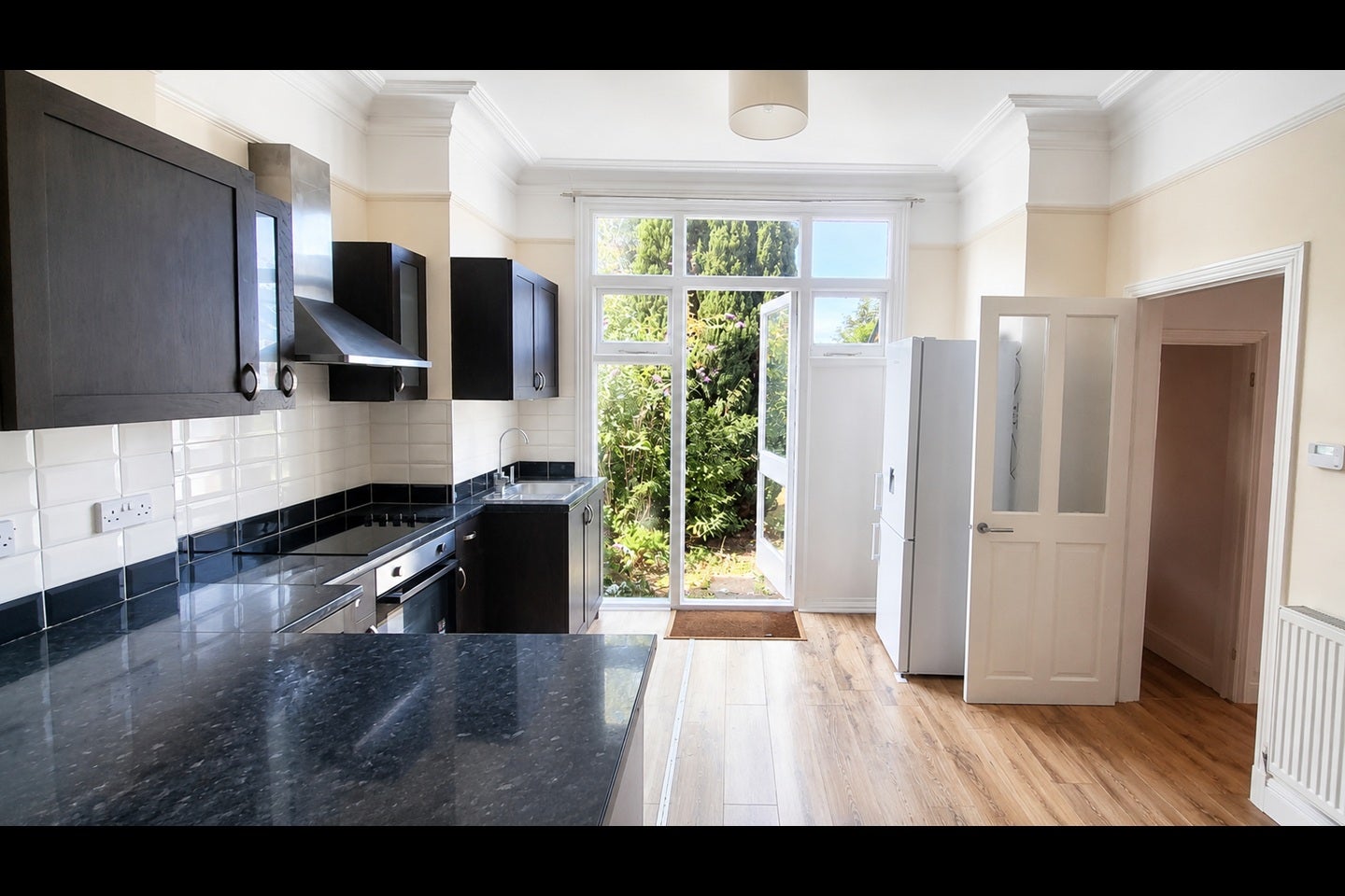 Flat Effingham Road in Elmbridge