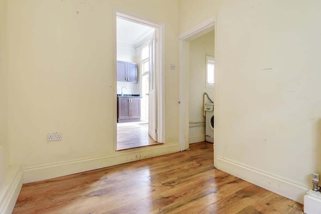 Flat Effingham Road in Elmbridge
