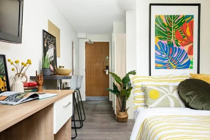 Room Lloyd Square in Greater London