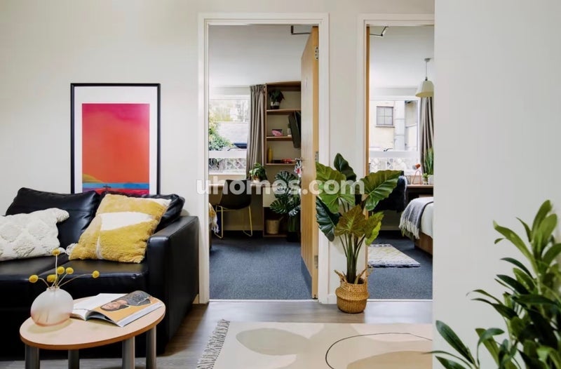 Room Lloyd Square in Greater London