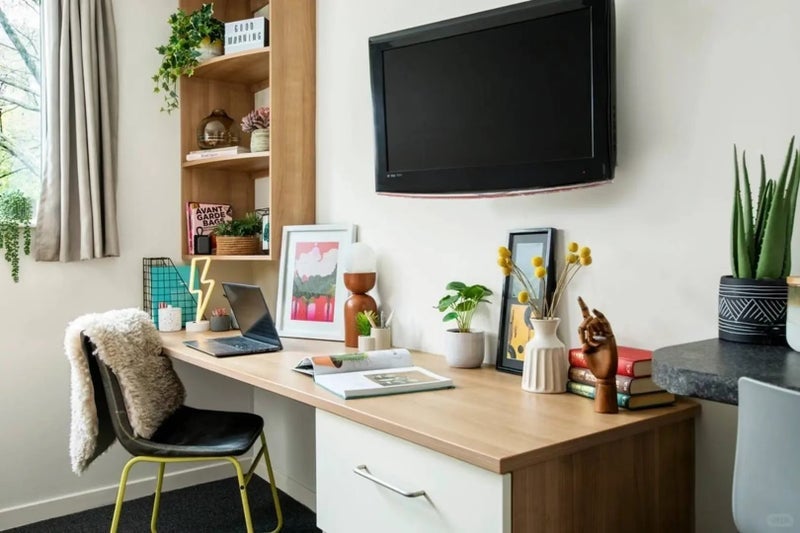 Room Lloyd Square in Greater London