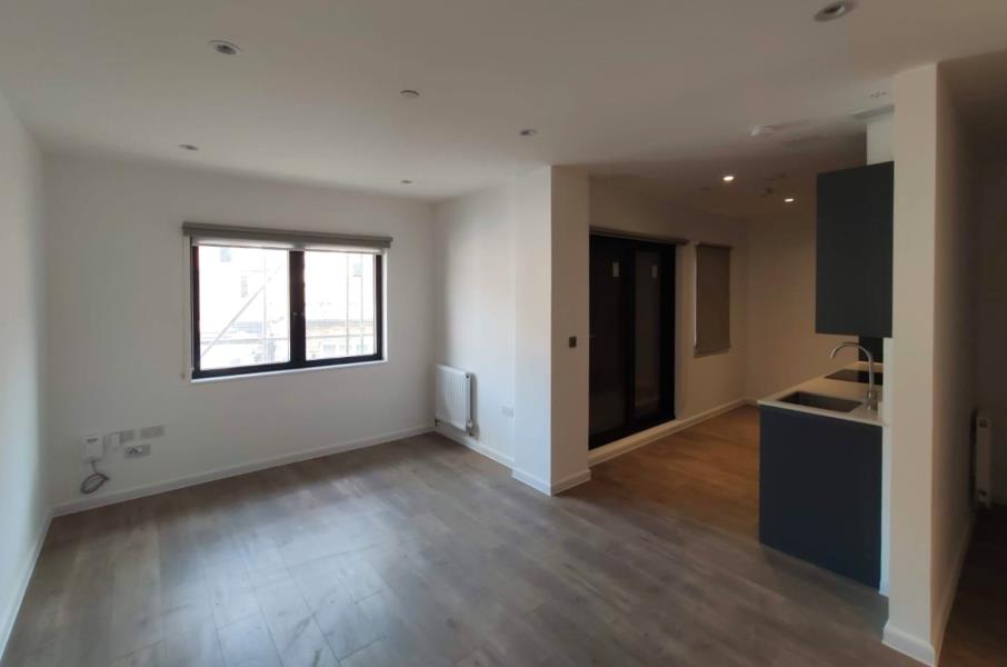 Flat Chertsey Road in Woking
