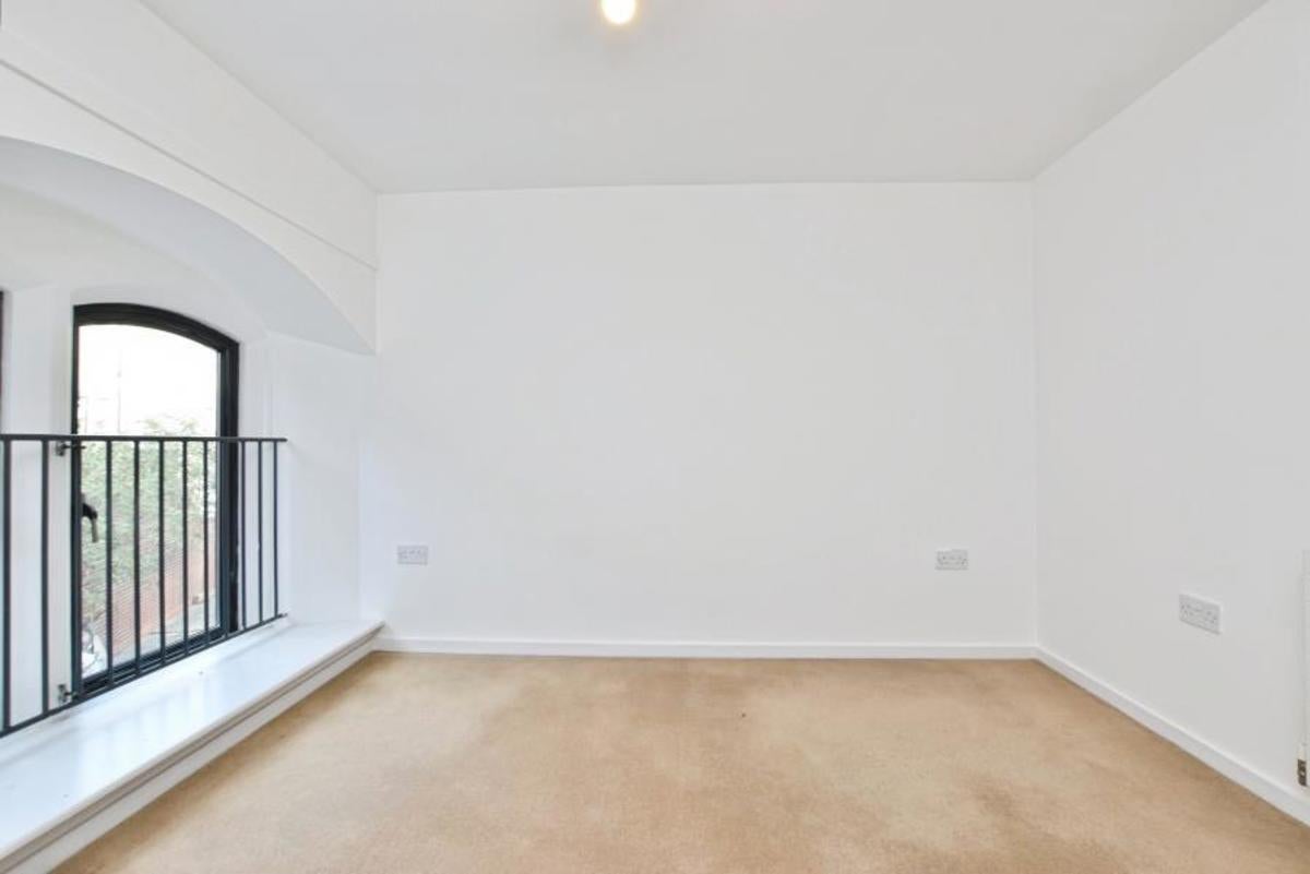 Flat East Street in Bristol