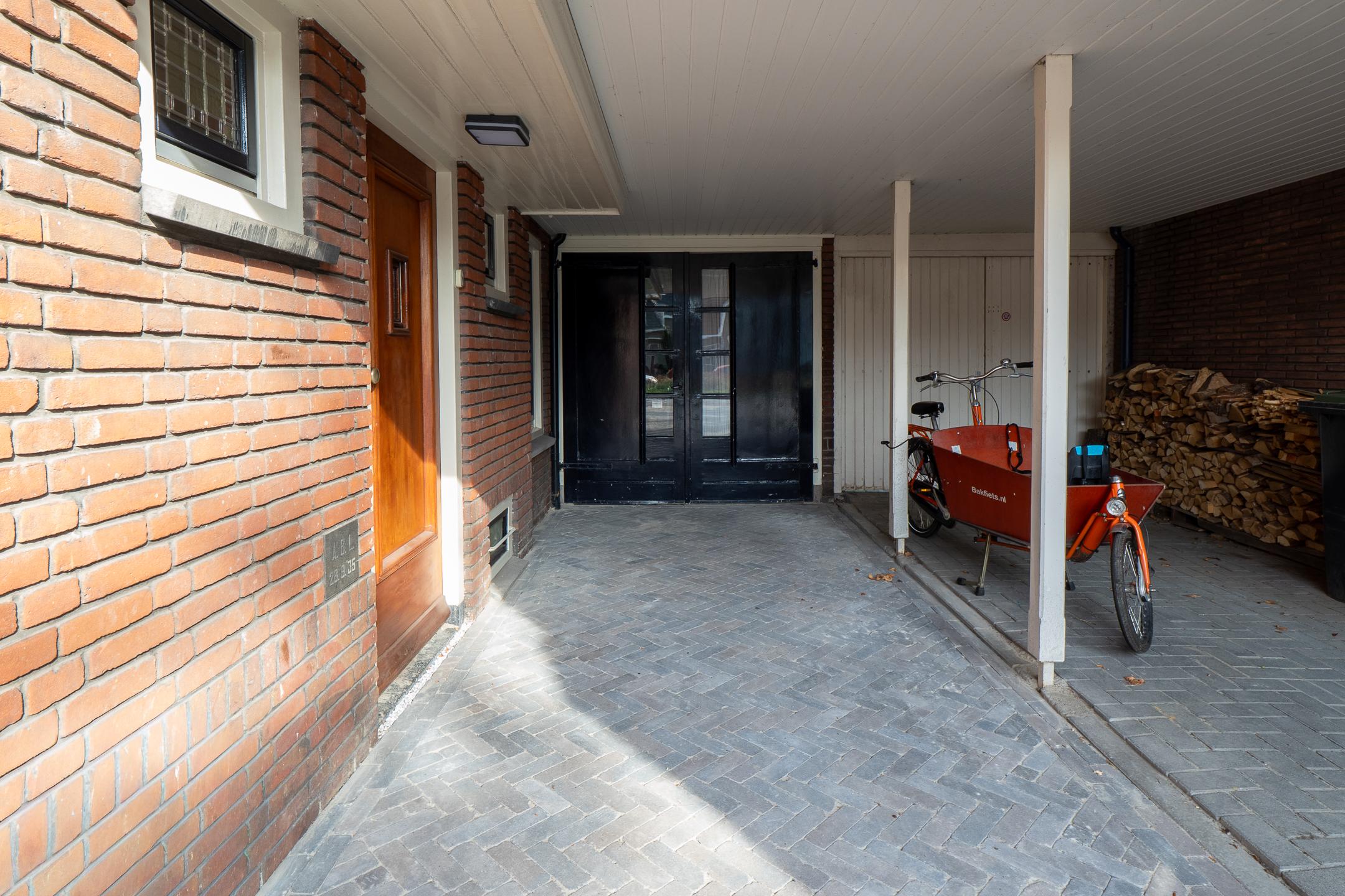 Twee-onder-één-kap te koop: Lasondersingel 147, Enschede