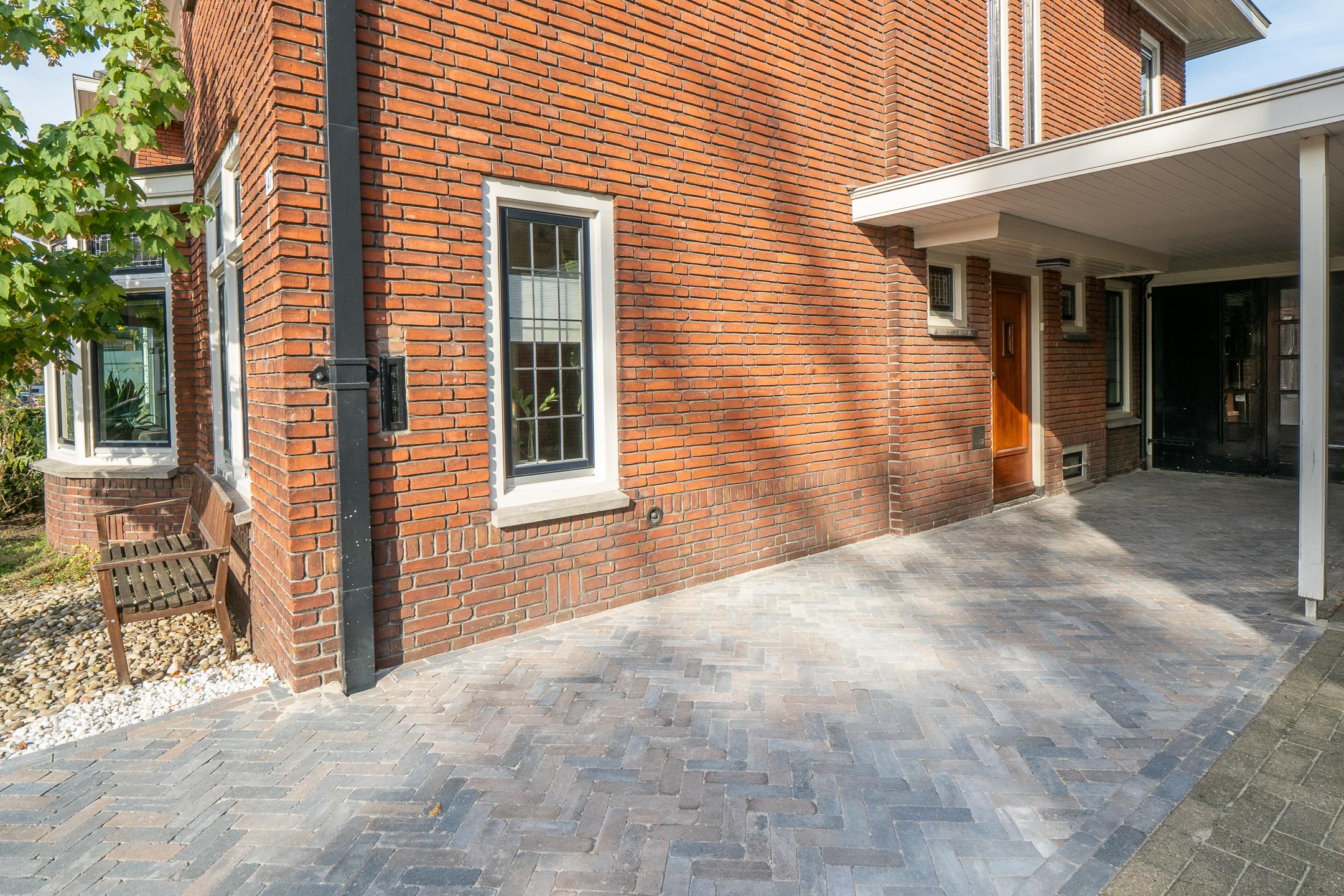 Twee-onder-één-kap te koop: Lasondersingel 147, Enschede