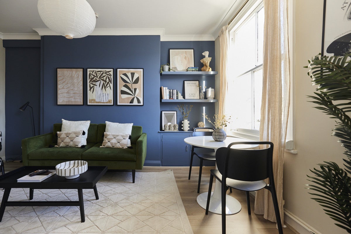 Flat Stanlake Road in Greater London