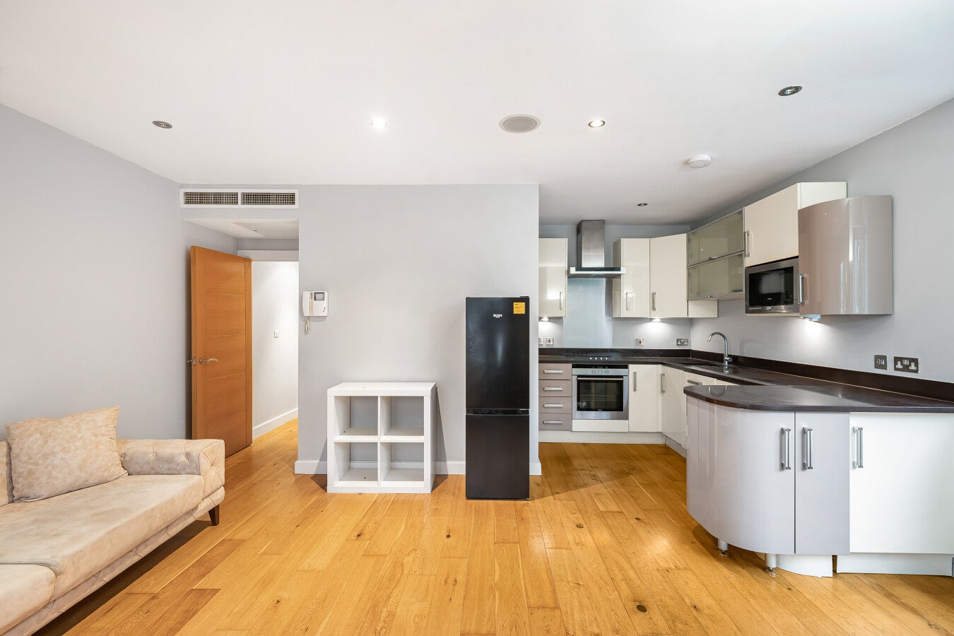 Flat Upper Richmond Road in Greater London