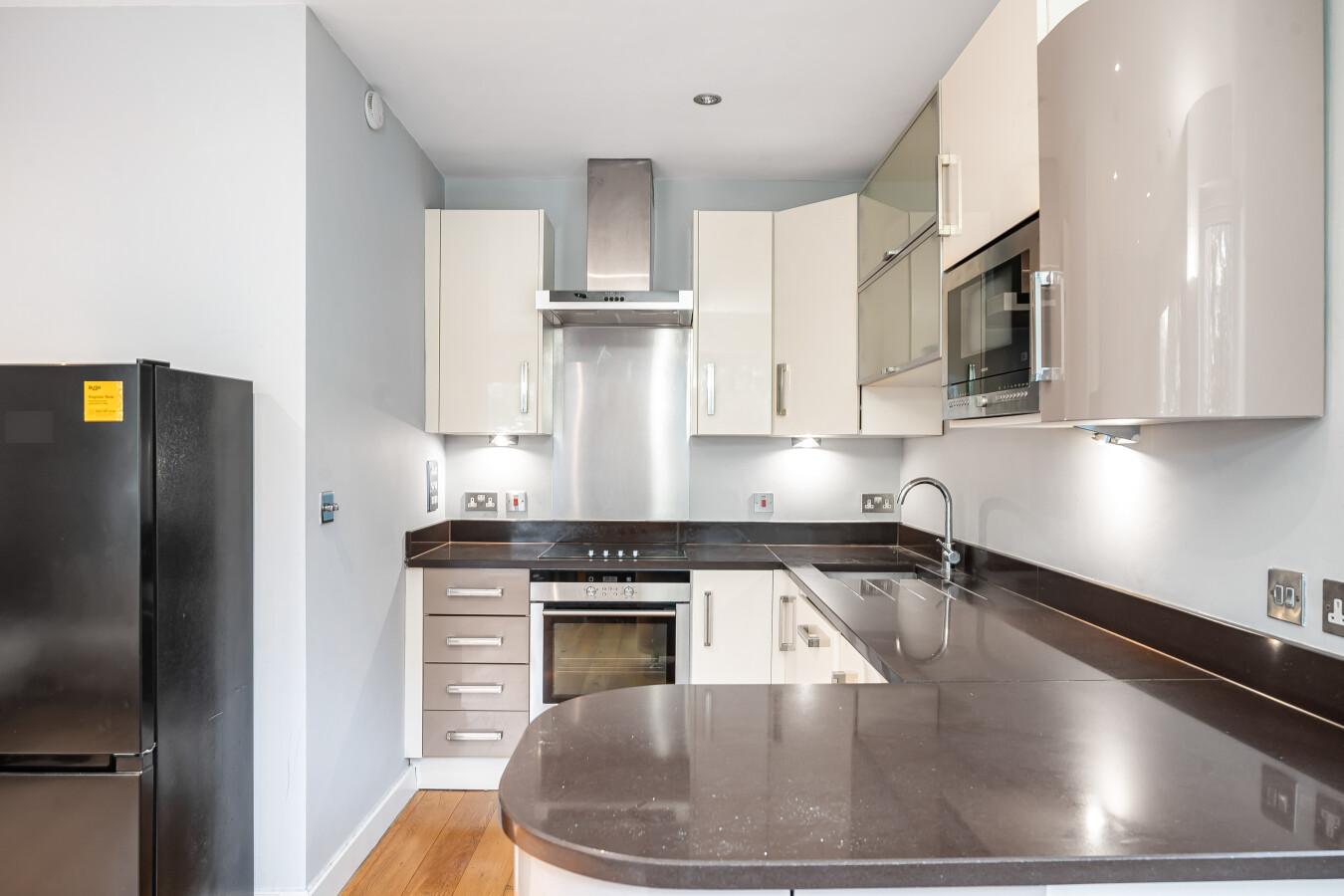 Flat Upper Richmond Road in Greater London