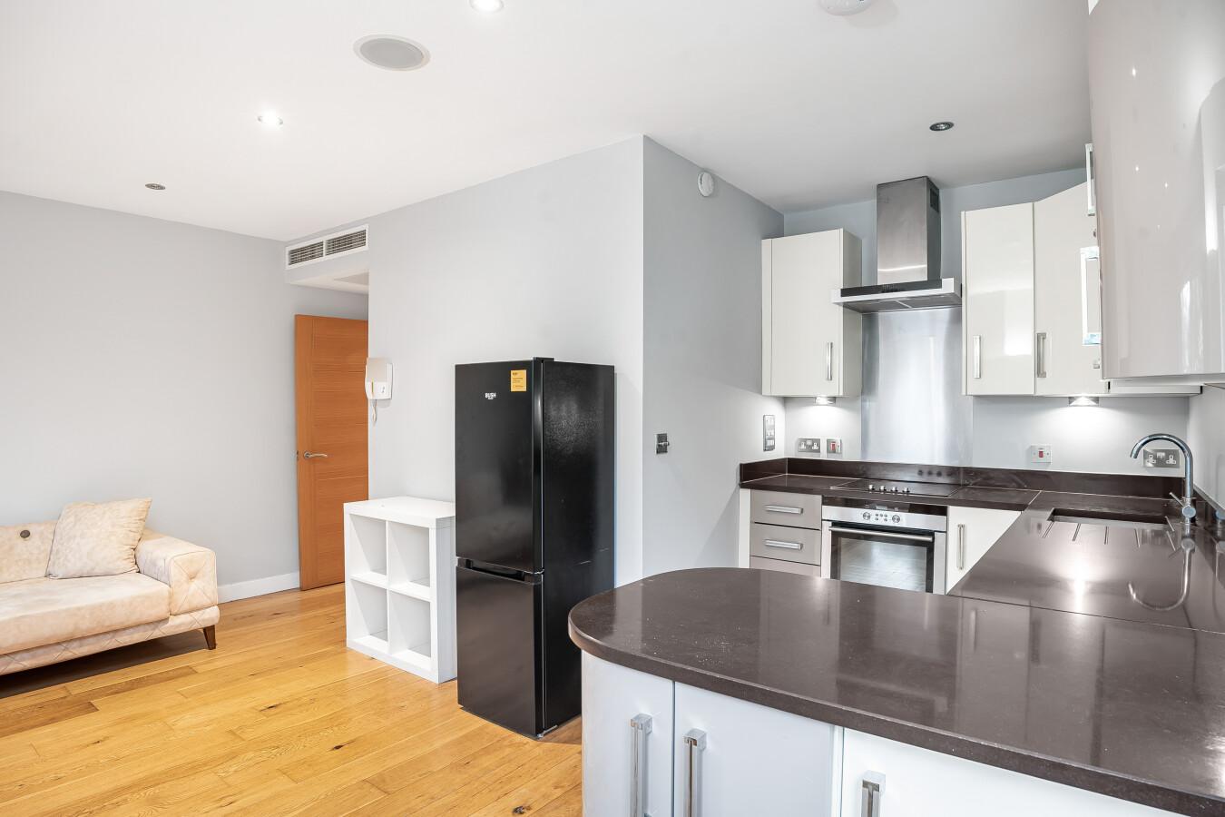 Flat Upper Richmond Road in Greater London