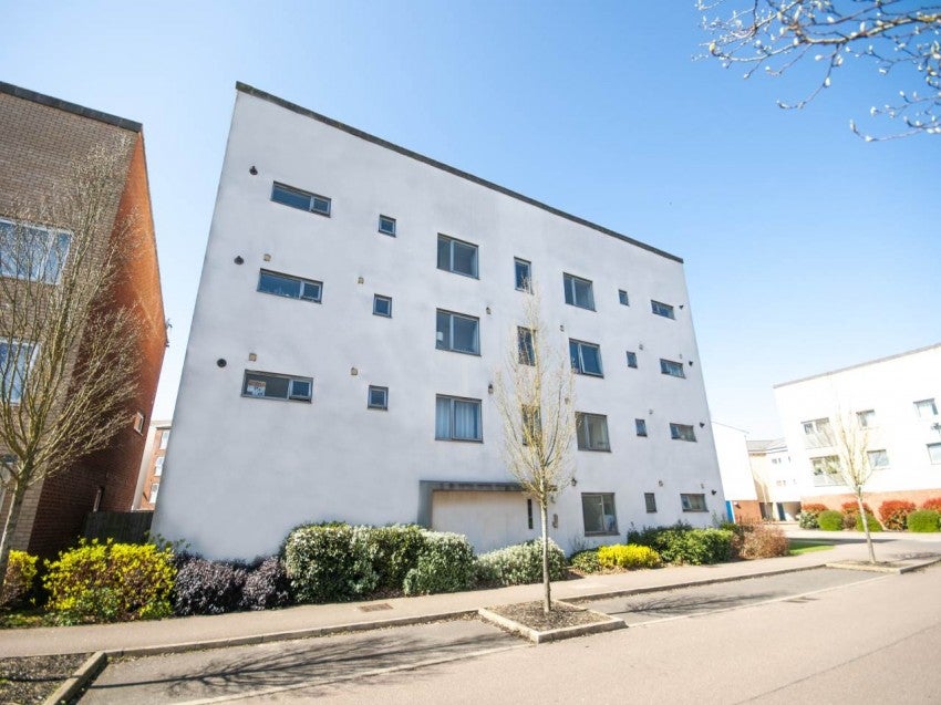 Flat Aviation Avenue in Welwyn Hatfield