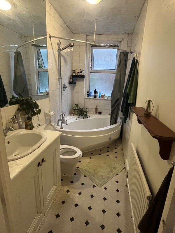 Room Calabria Road in Greater London