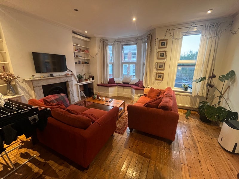 Room Calabria Road in Greater London